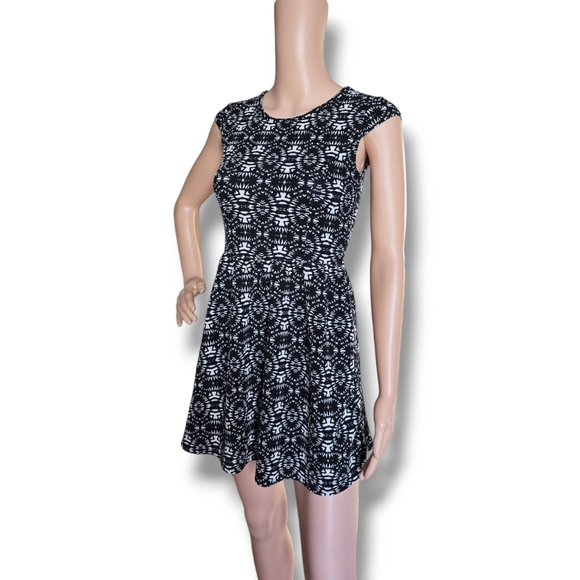 Enough About Me Women's Black/White Geometric & Tribal Print Design Mini Dress - Picture 3 of 16